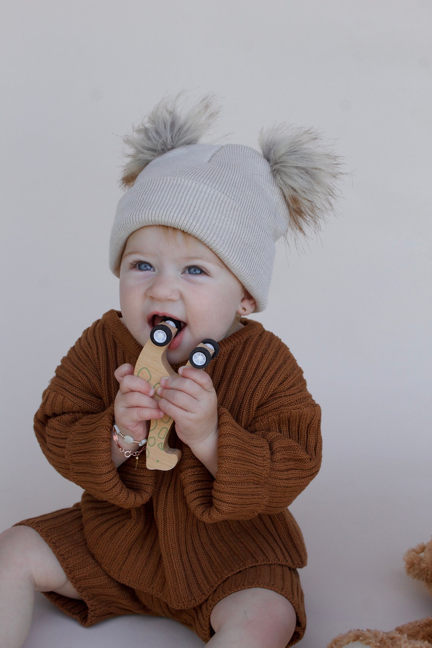 pom pom beanie