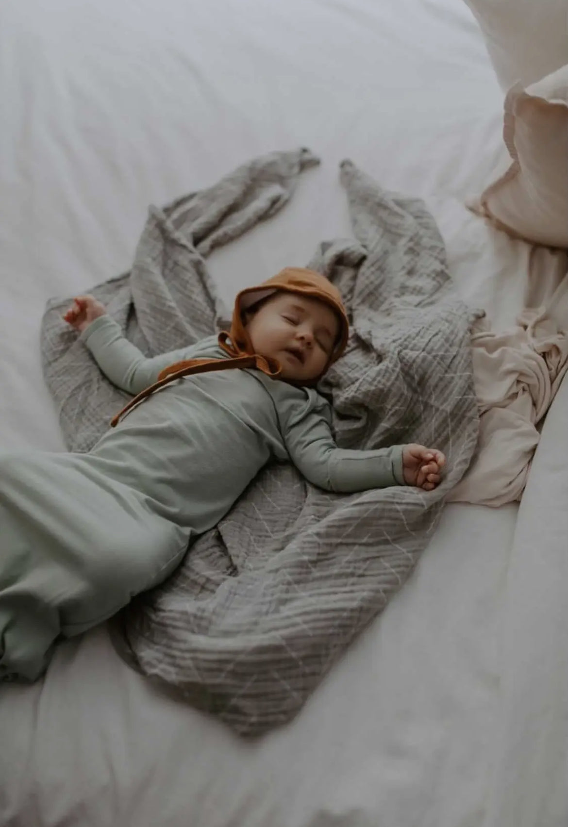 newborn baby knotted gowns